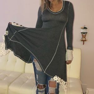 Gorgeous! Gray tunic fitted with lace 🎈New Without Tag